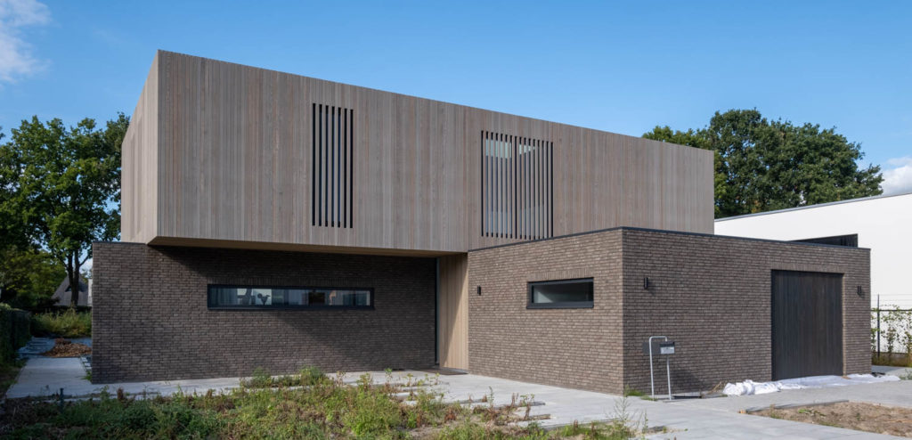 Projecten 11 van-Os-architecten-nieuwbouw-woning-Westergouw-Teteringen-moderne-vrijstaande-villa-perspectief-voorgevel-vanaf-straat
