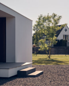 van-Os-Architecten-nieuwbouw-woning-bungalow-Prinsenbeek-detail-entree-verdiept-in-stucwerk-volume