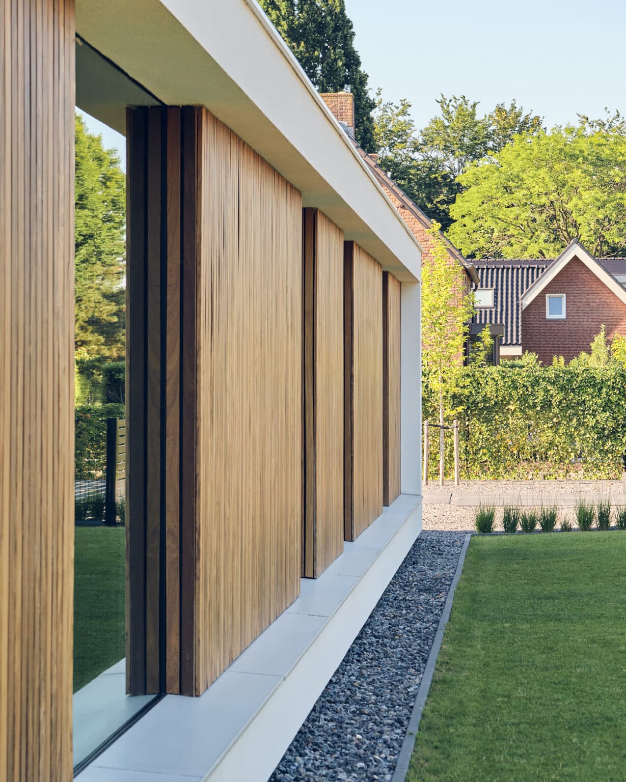 van-Os-Architecten-nieuwbouw-woning-bungalow-Prinsenbeek-detail-voorgevel-naar-straat