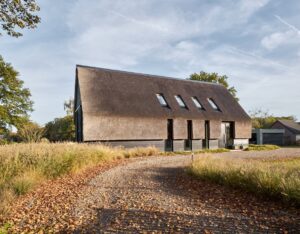 nieuwbouw-schuurwoning-gelderland-rieten-kap-houten-potdeksels