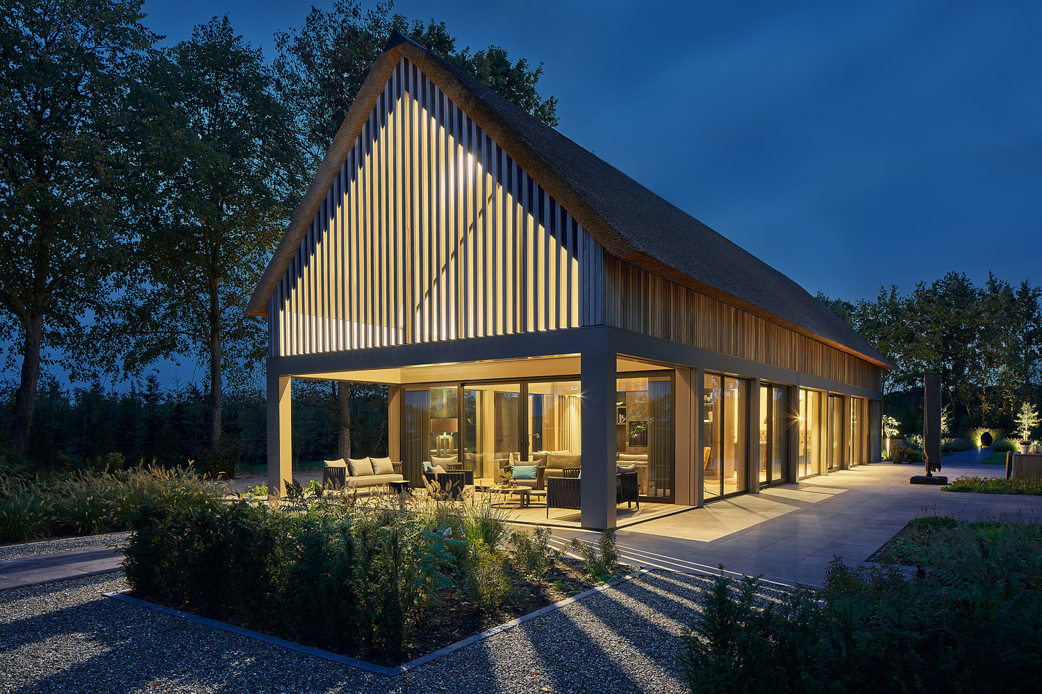 Nieuwbouw Schuurwoning Oosteind Zons Ondergang Met Verlichting Bij Veranda